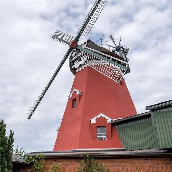 Ausflugstipps (© MHT.SH & Peter Lühr) die rote Windmühle Anna in Nübbel