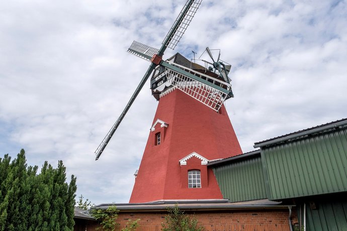 Ausflugstipps (© MHT.SH & Peter Lühr) die rote Windmühle Anna in Nübbel